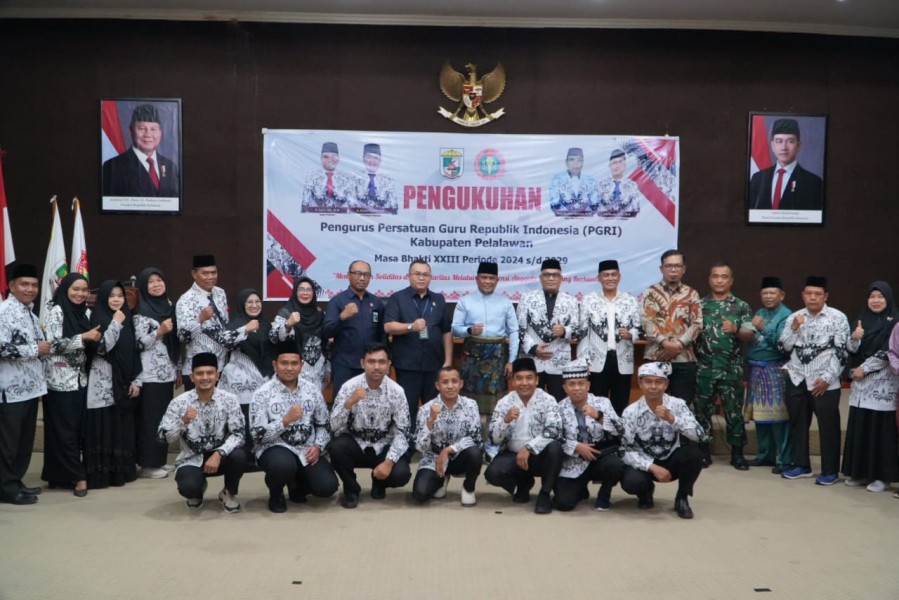 Bupati Zukri Hadiri Pengukuhan Pengurus PGRI Kabupaten Pelalawan Masa Bhakti XXIII Periode 2024–2029