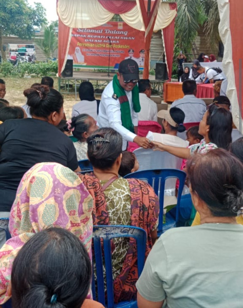 Listrik Menyala di Tapui Indah, Bupati Zukri Berharap Dapat Memberikan Banyak Manfaat Bagi Masyarakat