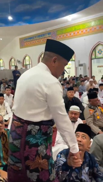 Bupati Zukri Beserta Jajaran Salat Idul Fitri 1446 H di Masjid Raya Al Muttaqin