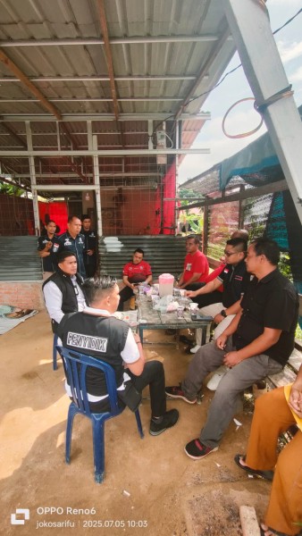 Pengelola Langsung Bersihkan Parit, Mediasi Dilakukan Satpol PP Pelalawan Dengan Warga RT 006 PGRI Berjalan Lancar