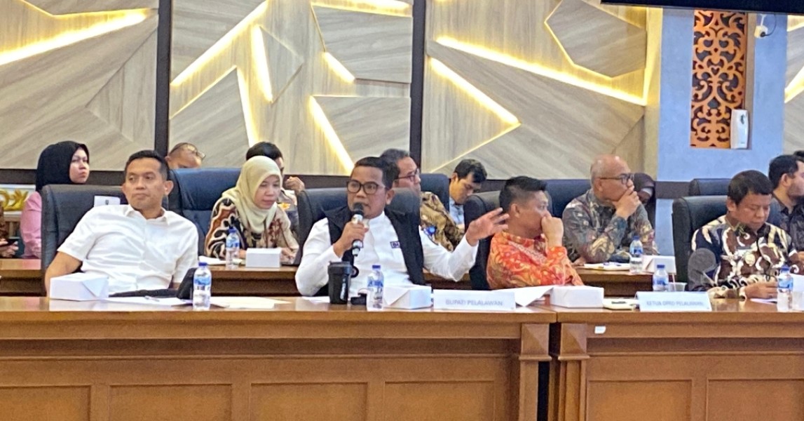 Rapat Bersama BAM DPR RI Bahas Perlindungan Hak Hidup Masyarakat Sekitar TNTN, Ini Kata Bupati Zukri